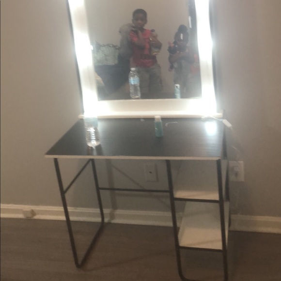 Vanity mirror with lights - Picture 2 of 2